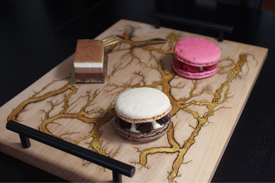 Art de la table - planche doré & macarons